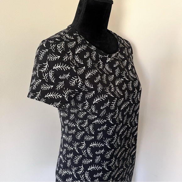 OLD NAVY Women's Sz Petite M Black Leaf Print Stretch Knit Dress - Picture 8 of 8